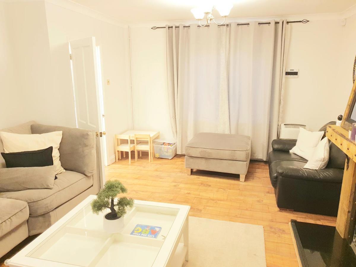 Specious 3Bed Property With Parking & Large Garden Aveley Экстерьер фото